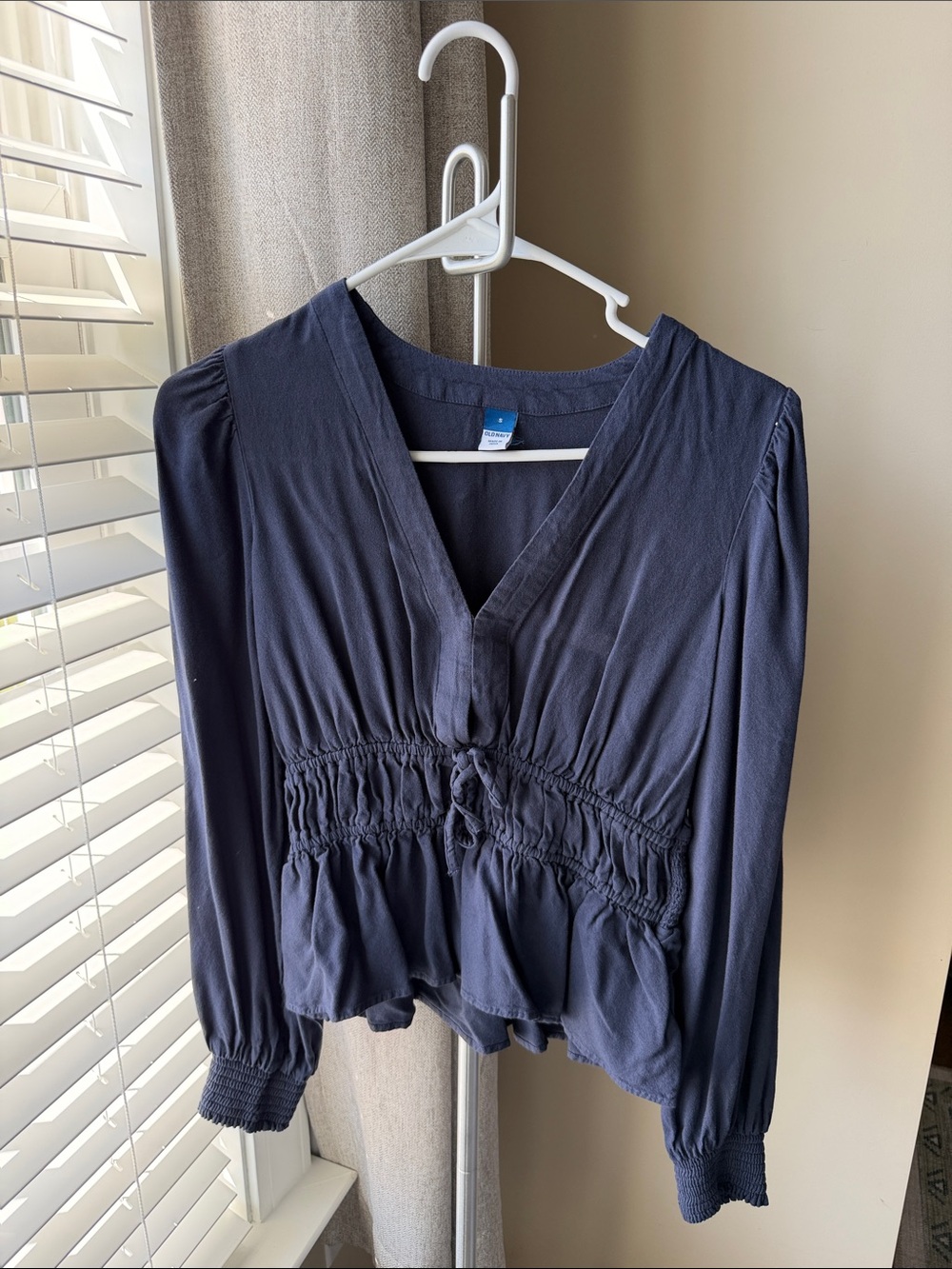 Old Navy Navy Long-Sleeve V-Neck Smocked Peplum Blouse